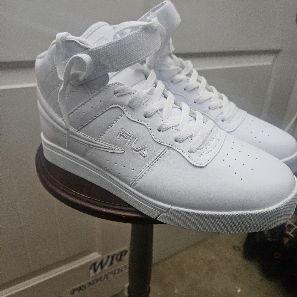 Fila Men's Tennis Shoes White NWOT Size 9 1/2